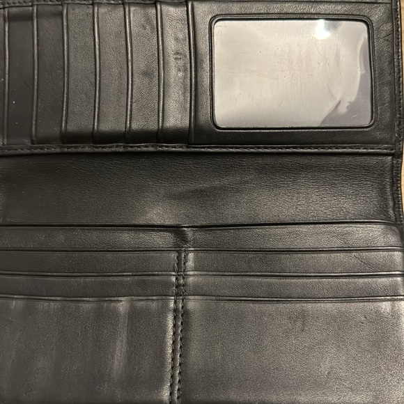 Coach Trifold Wallet.   EUC - Picture 4 of 7